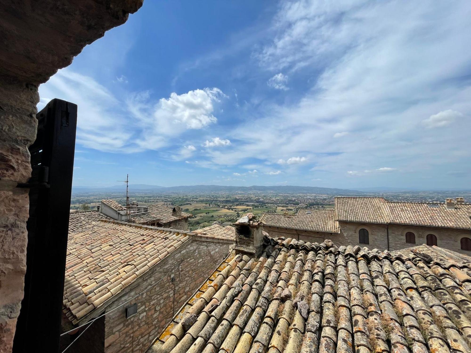 Апартаменты Happy House - Porta San Giacomo Ассизи Экстерьер фото