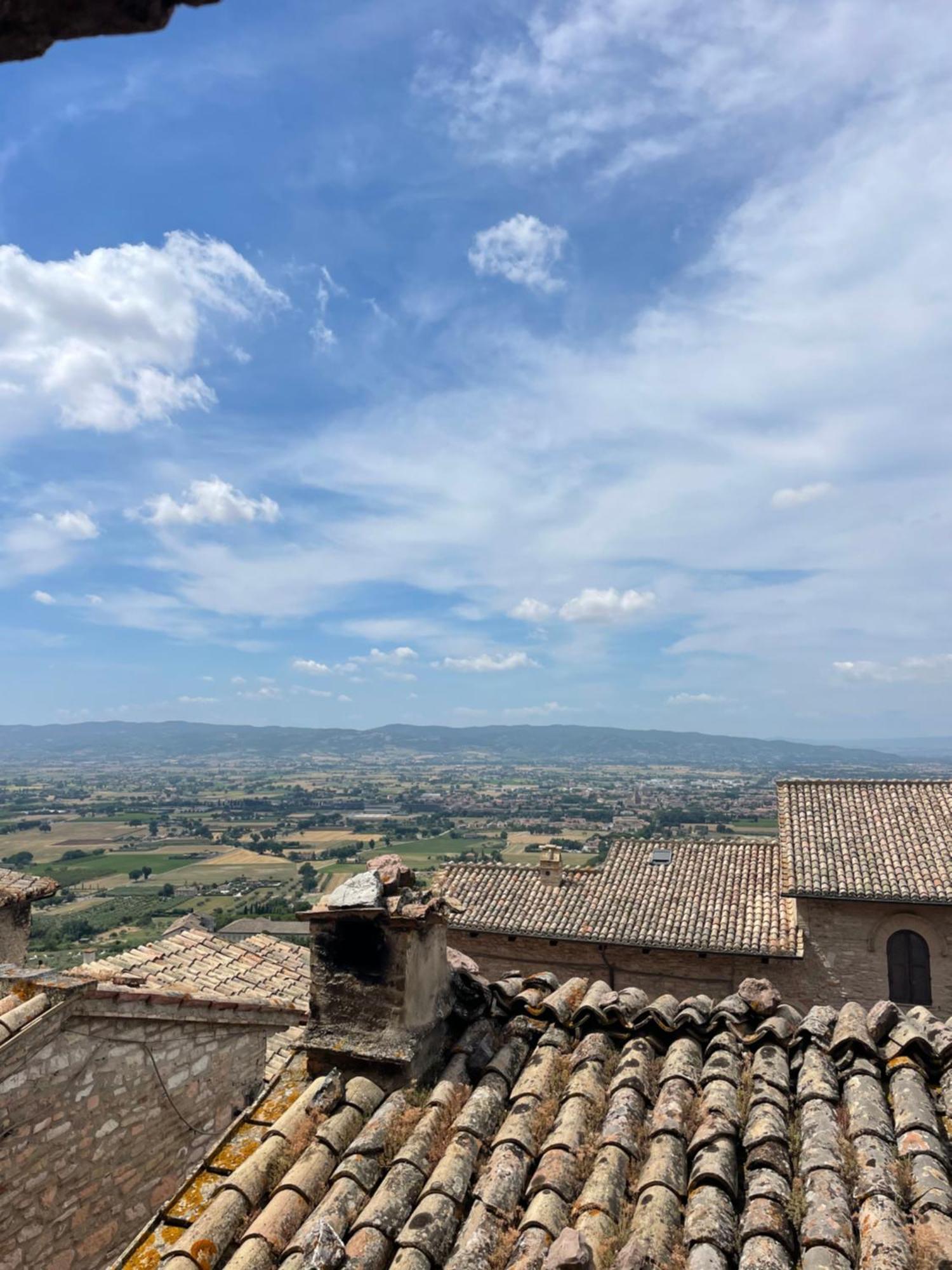 Апартаменты Happy House - Porta San Giacomo Ассизи Экстерьер фото