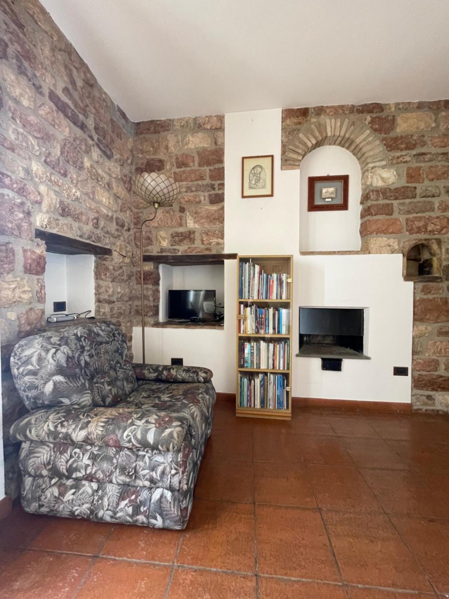 Апартаменты Happy House - Porta San Giacomo Ассизи Экстерьер фото