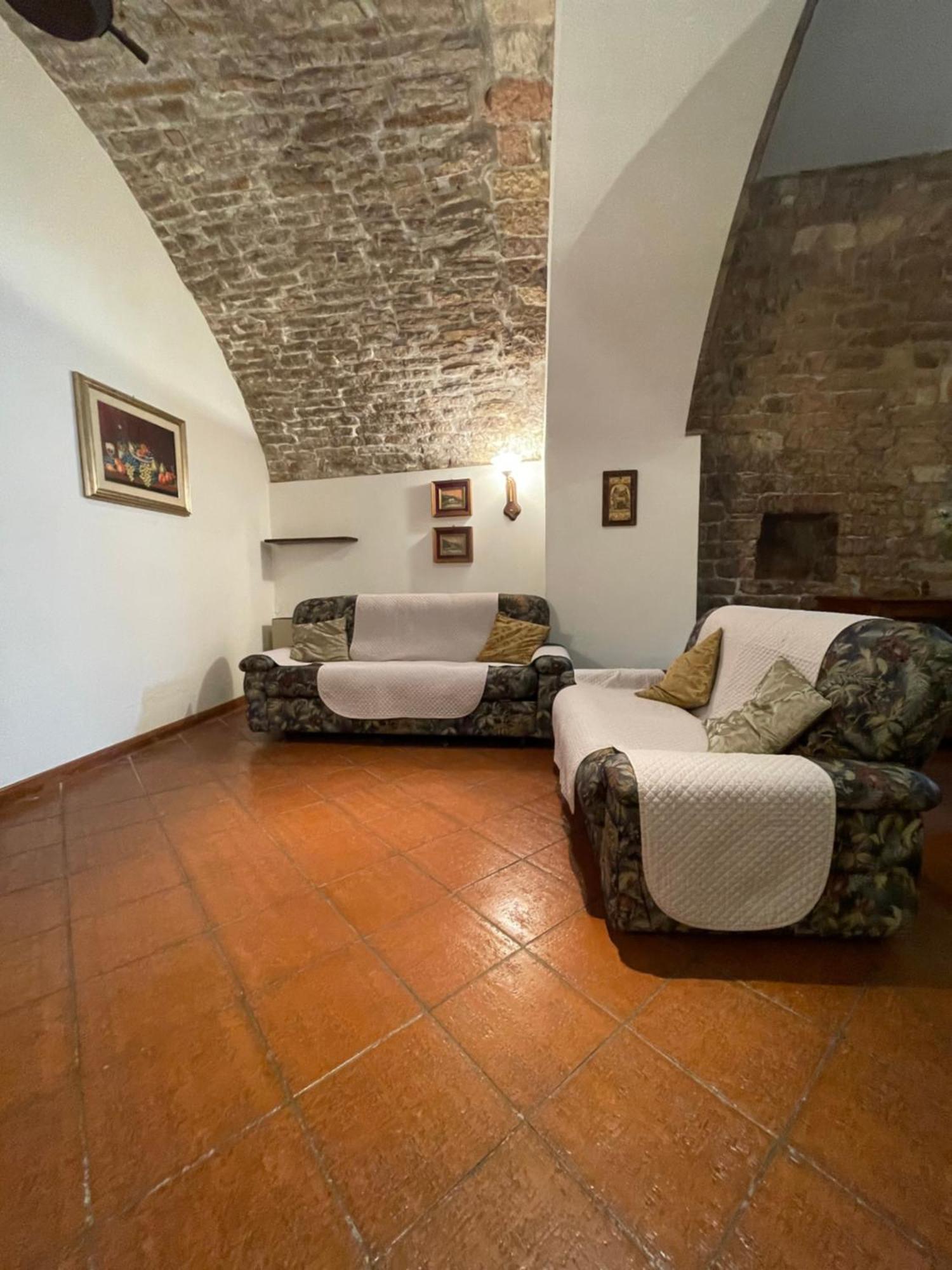 Апартаменты Happy House - Porta San Giacomo Ассизи Экстерьер фото